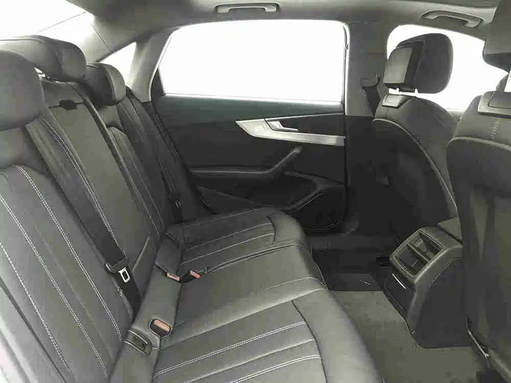 Фото 7 - Audi A4L