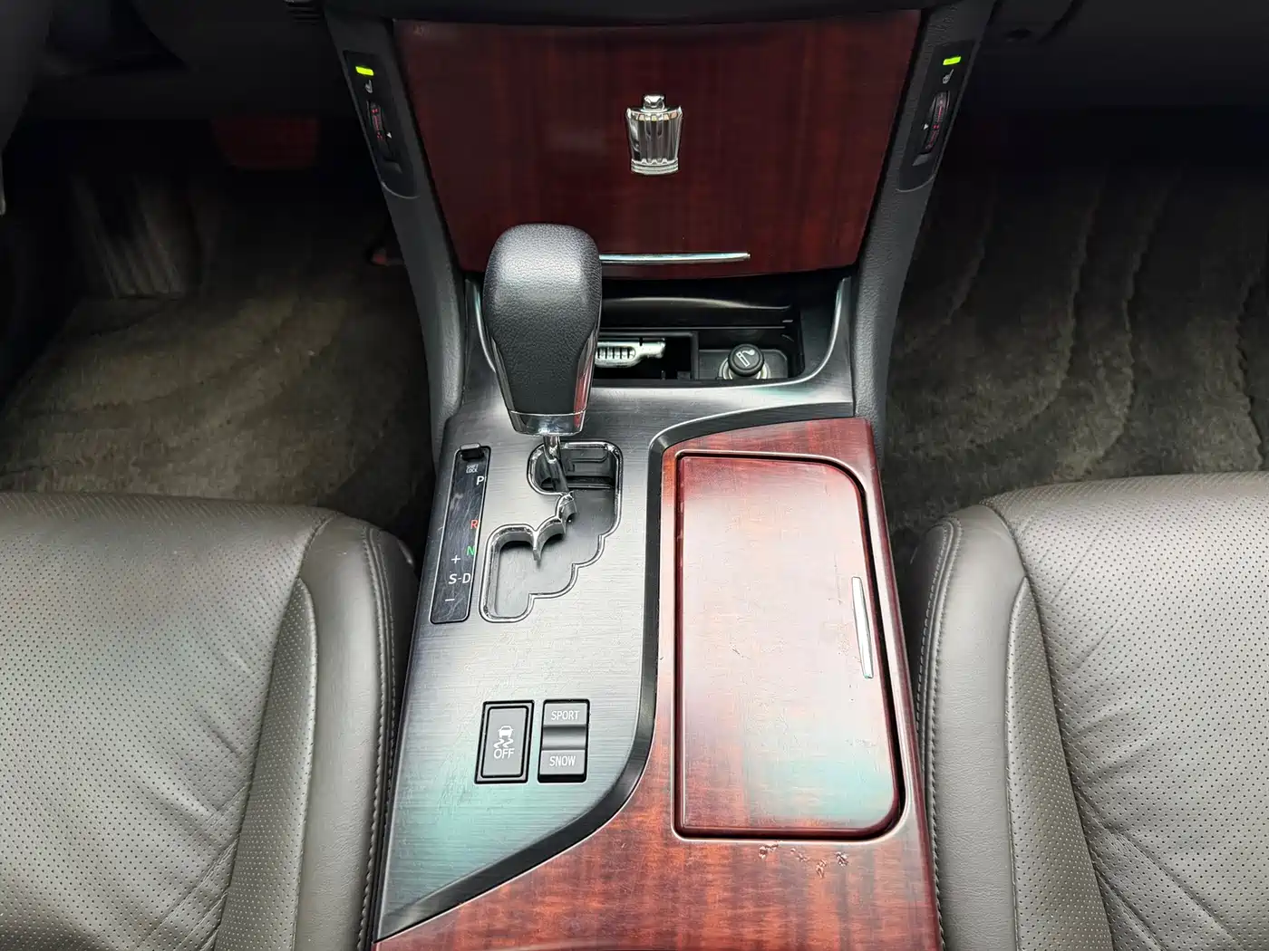 Toyota Crown 2010 3.0L Royal Saloon фото 27
