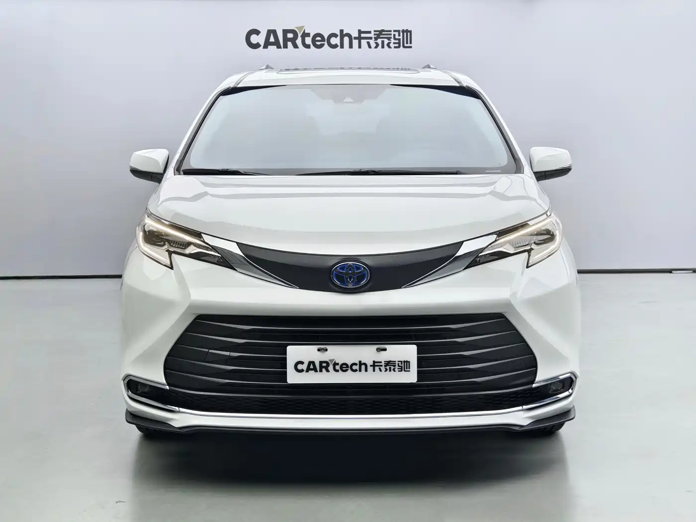 Toyota Sienna 2023 2.5L Hybrid Comfort Edition фото 2