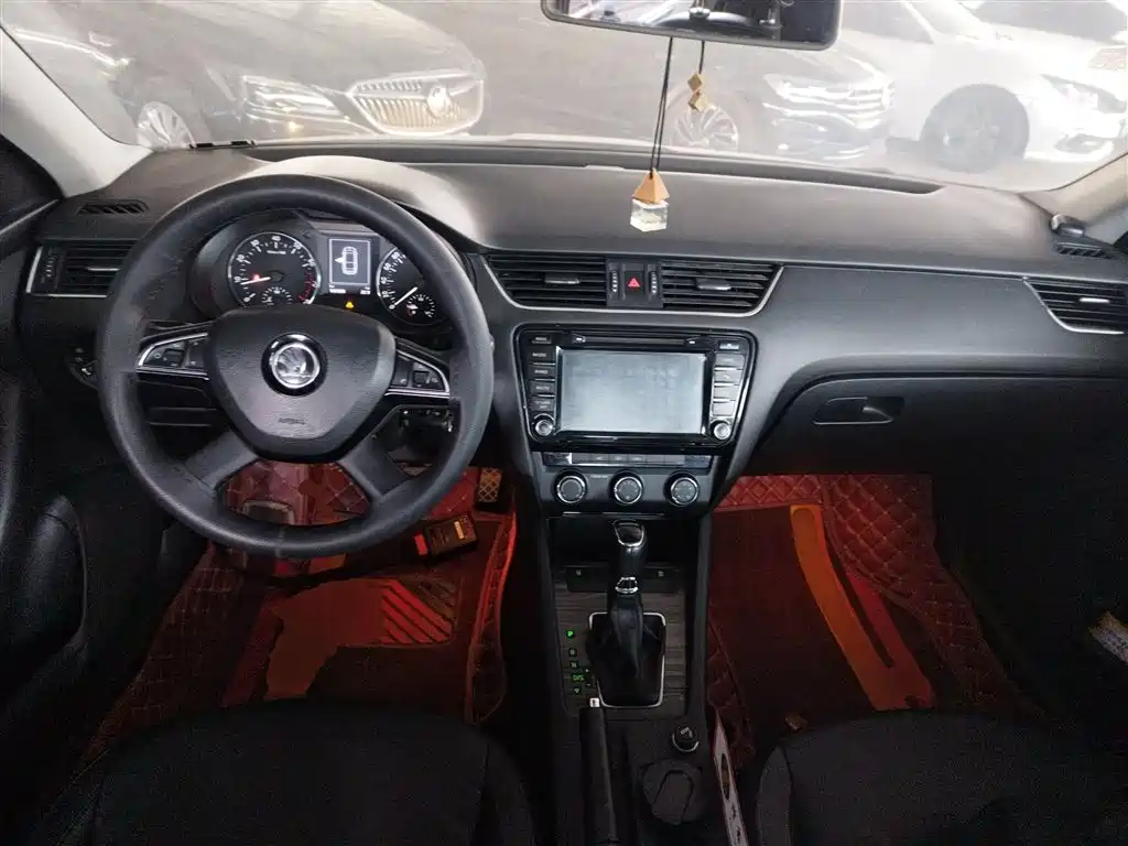 Škoda Octavia 2016 1.6L Automatic Smart Edition фото 6