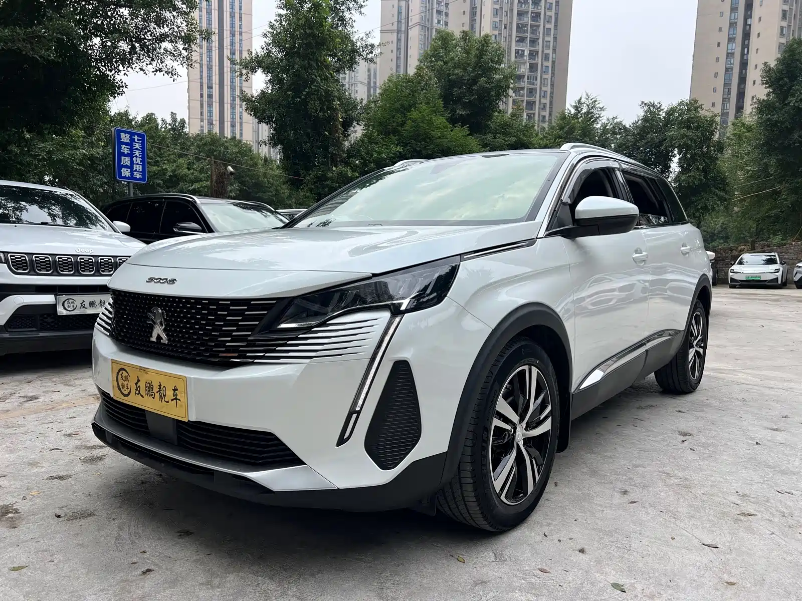 صورة 1 - Peugeot 5008