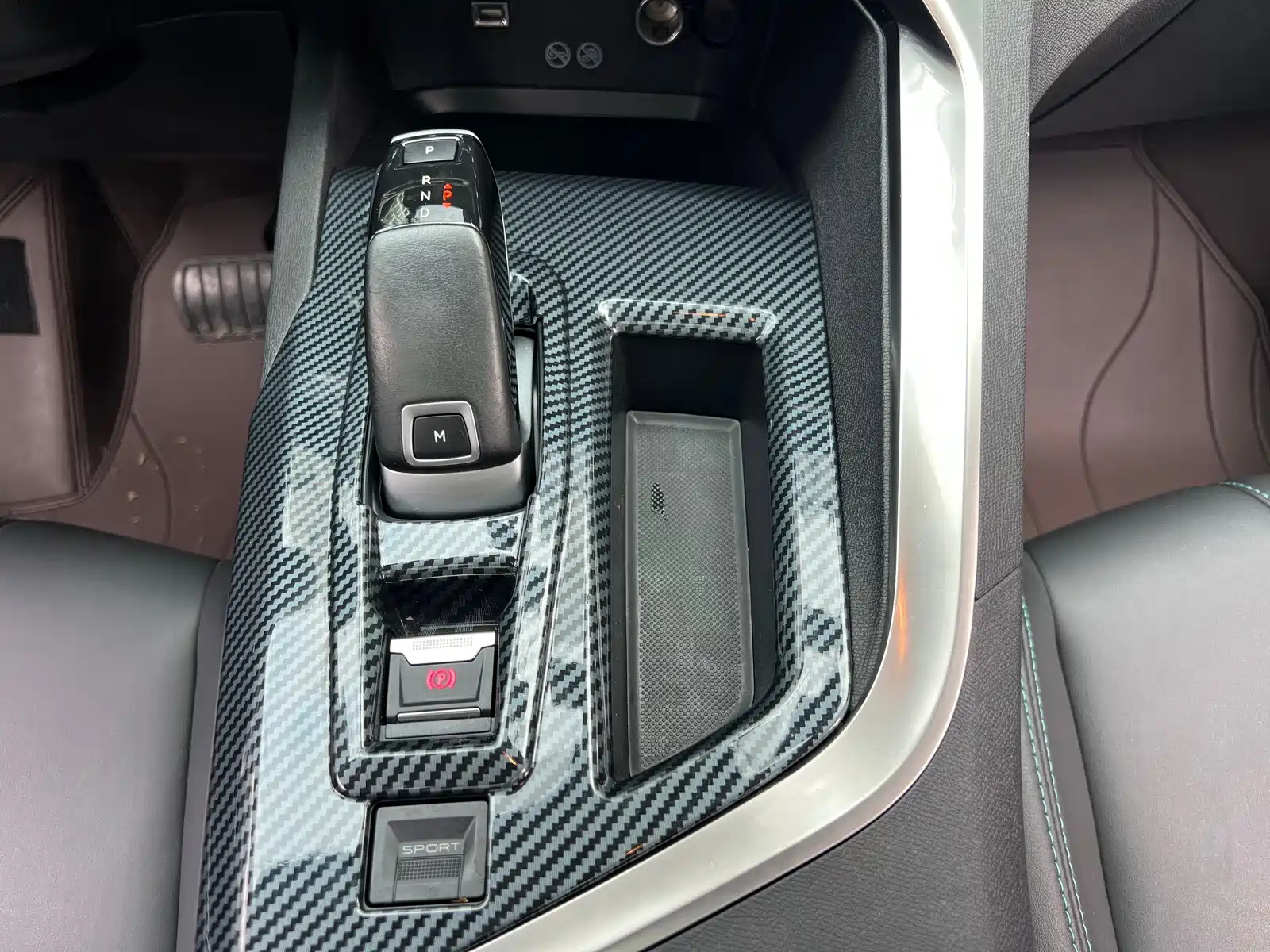 صورة 12 - Peugeot 5008