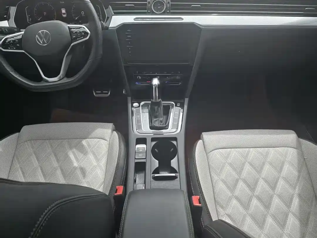 Volkswagen Magotan 2023 Model 2 Million Commemorative Edition 380TSI DSG Flagship фото 8