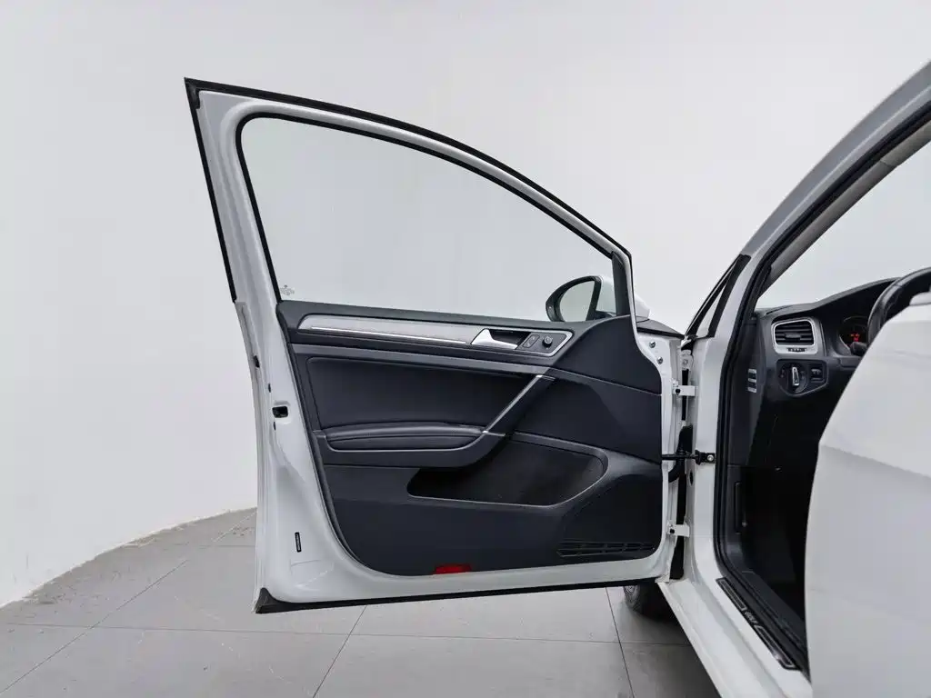 Фото 8 - Volkswagen Golf