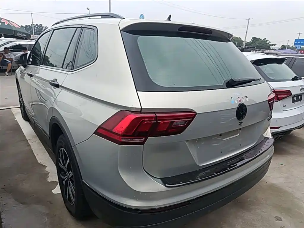 Volkswagen Tiguan L 2018 Facelift 330TSI Automatic 2WD Luxury Edition фото 5
