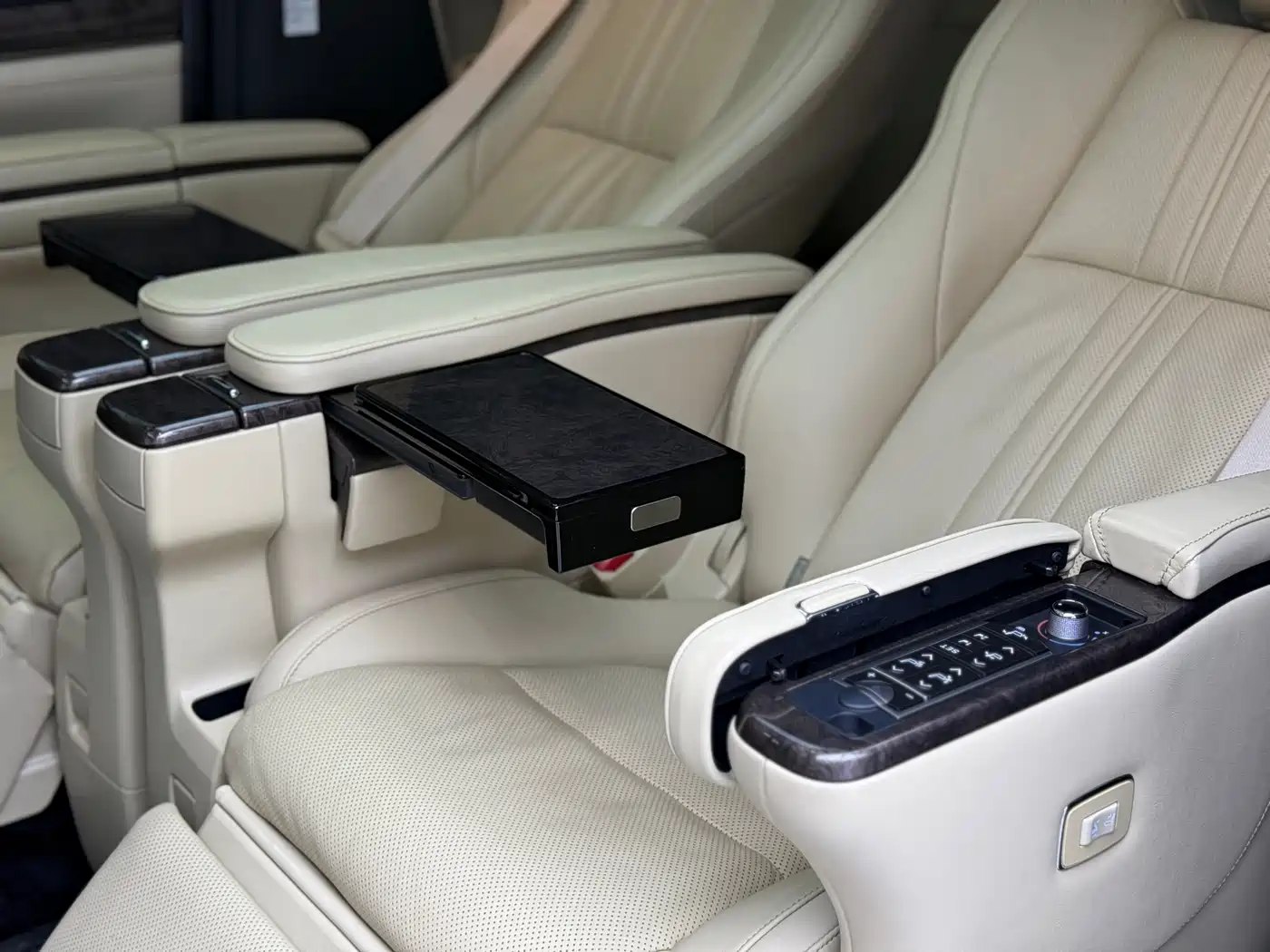 Toyota Alphard 2021 Hybrid 2.5L Premium фото 13