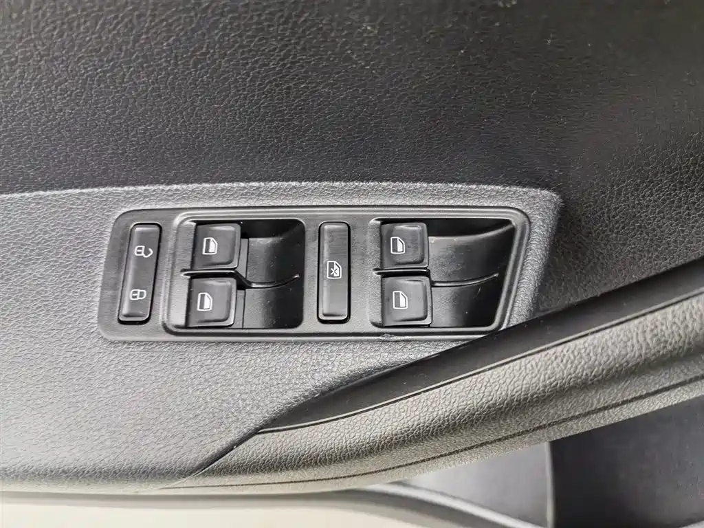 Volkswagen Jetta 2013 1.4L Manual Fashion фото 9