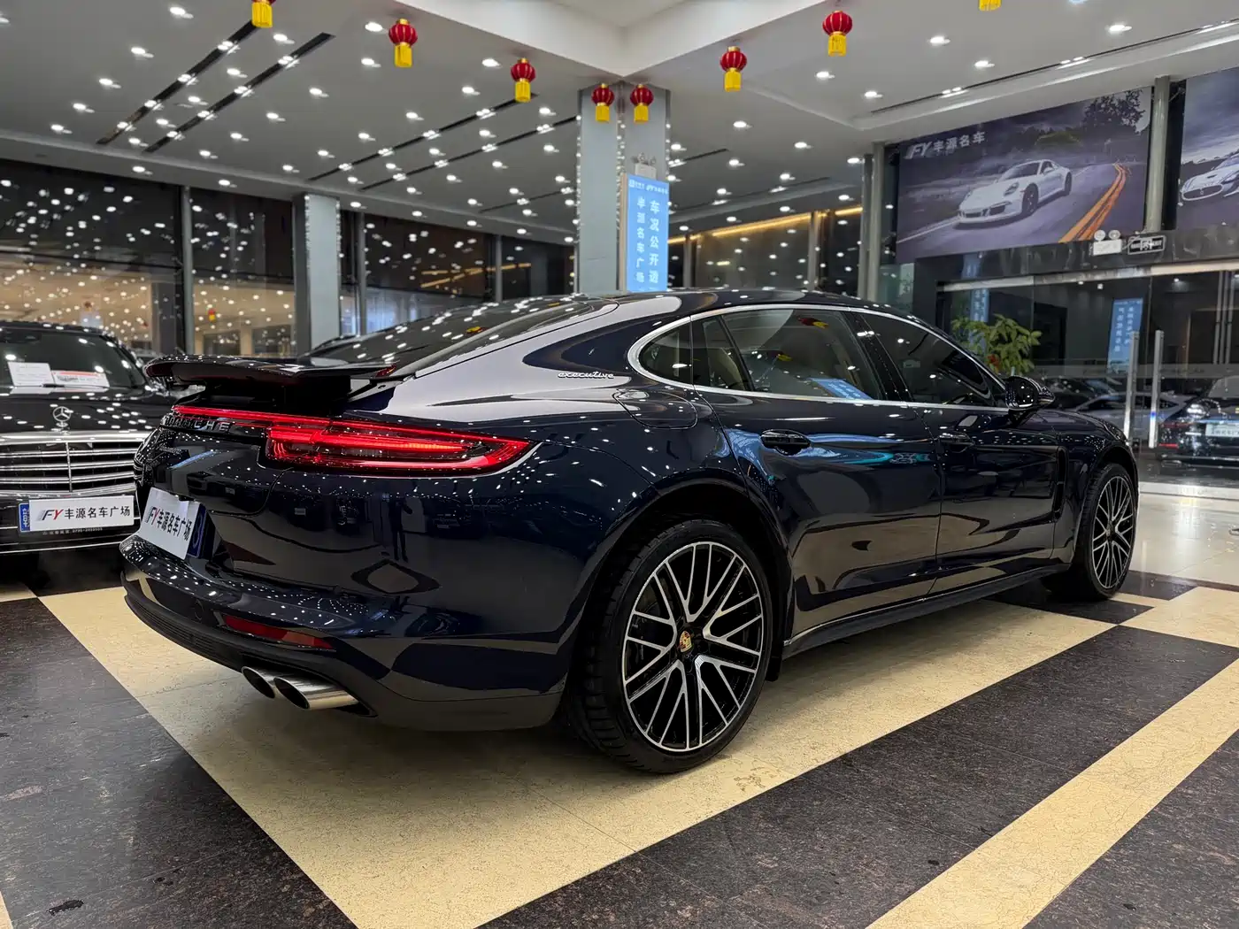 Porsche Panamera 2017 Panamera Executive Long Wheelbase 3.0T фото 27