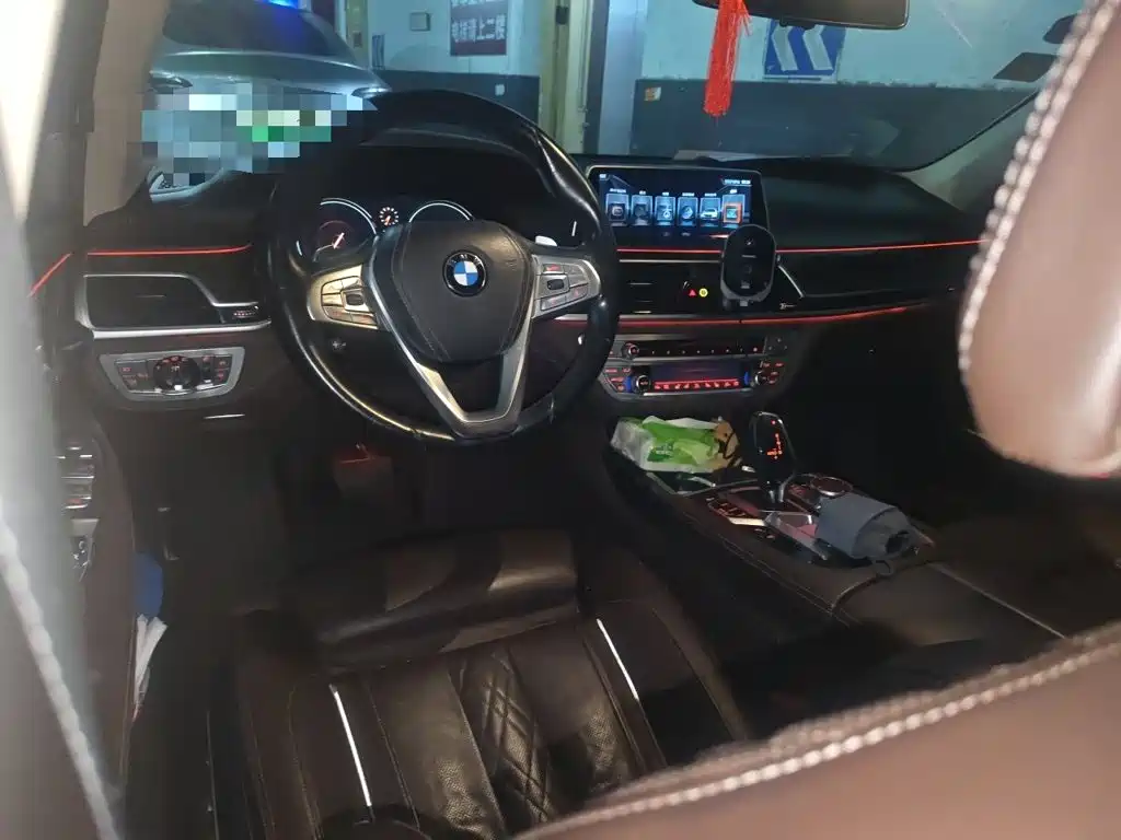 Фото 3 - BMW 7 Series