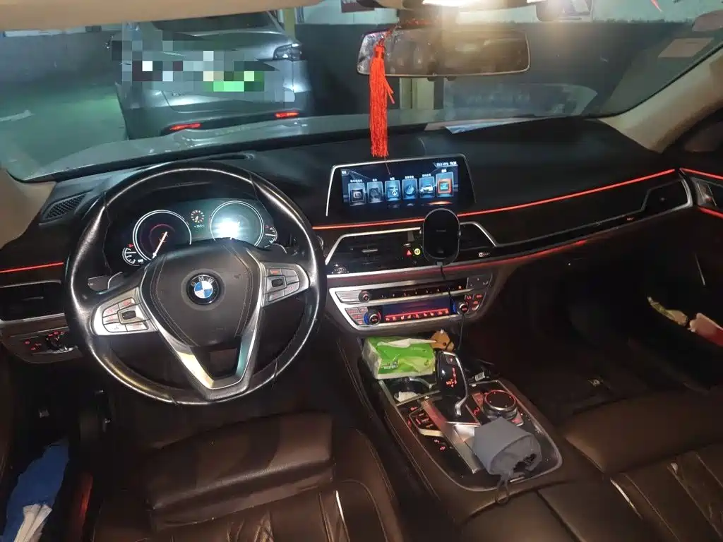 Фото 13 - BMW 7 Series