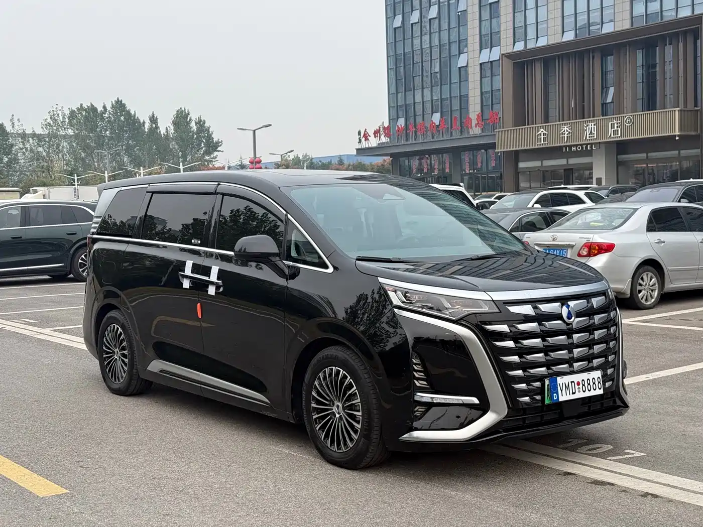 Denza D9 2023 2022 DM-i 970 All-Wheel Drive Honor Edition
