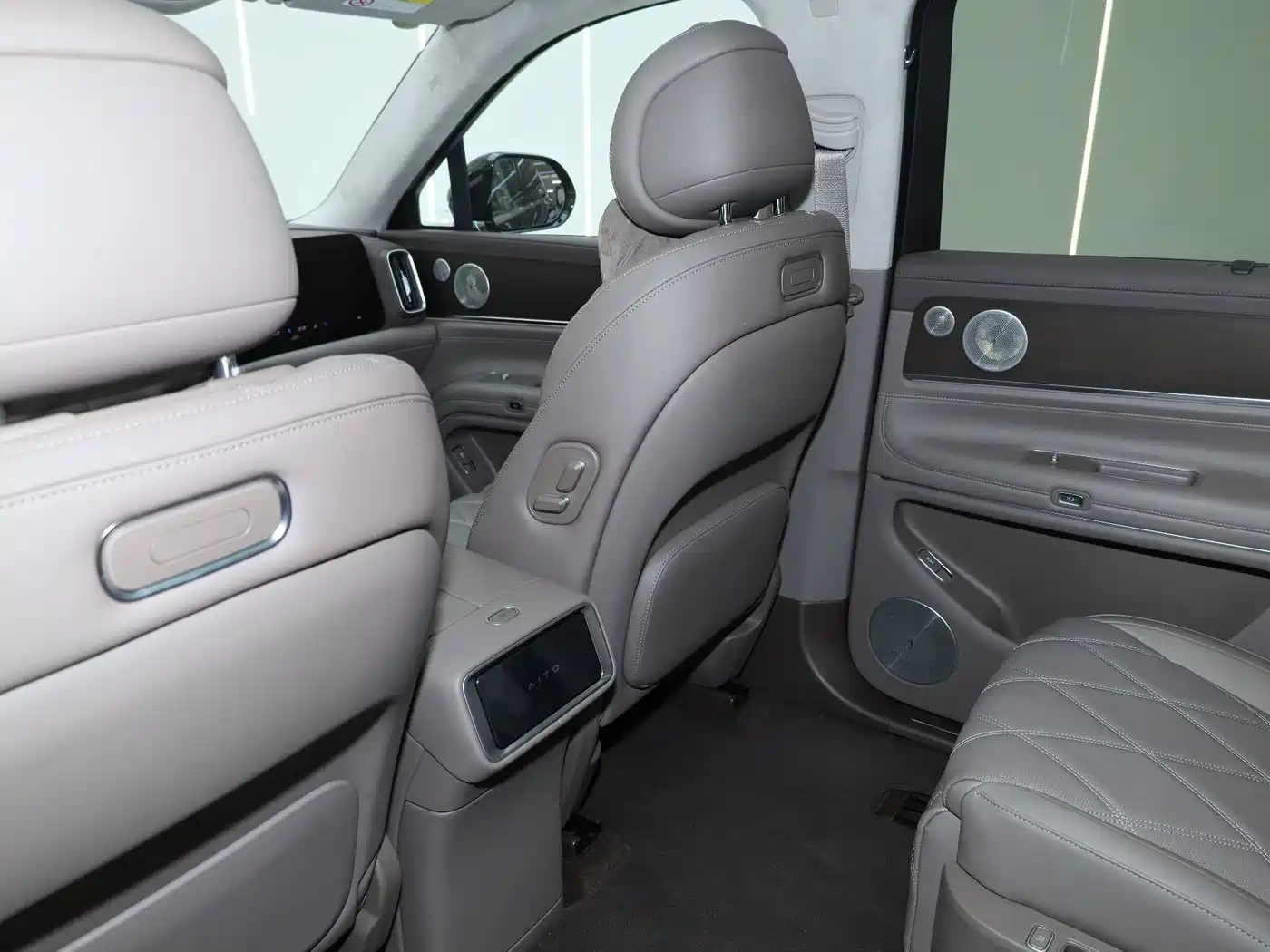 AITO Wenjie AITO M9 2026 2025 Extended Range Ultra 52kWh 6-Seater
