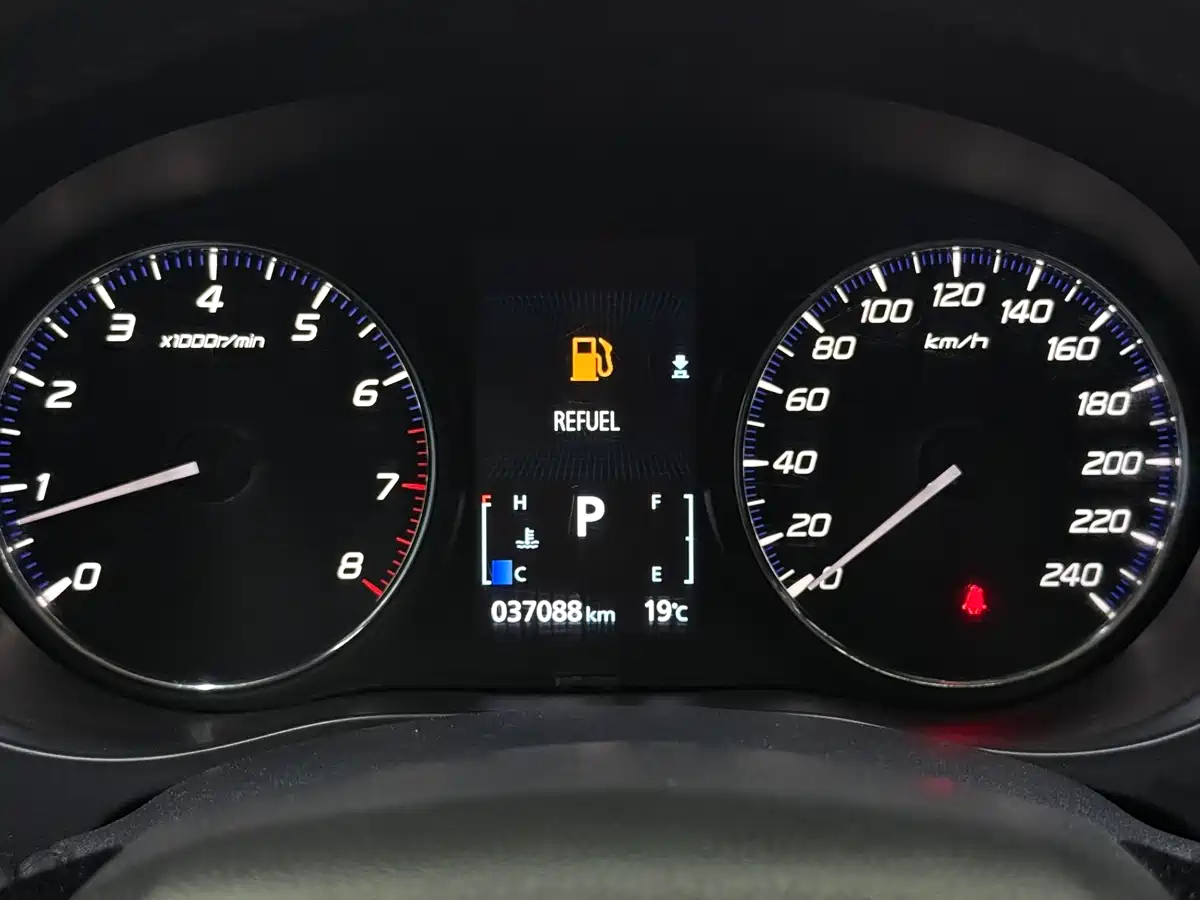 Mitsubishi Outlander 2021 Facelift 2.0L 2WD Premium Edition 7-Seater фото 14