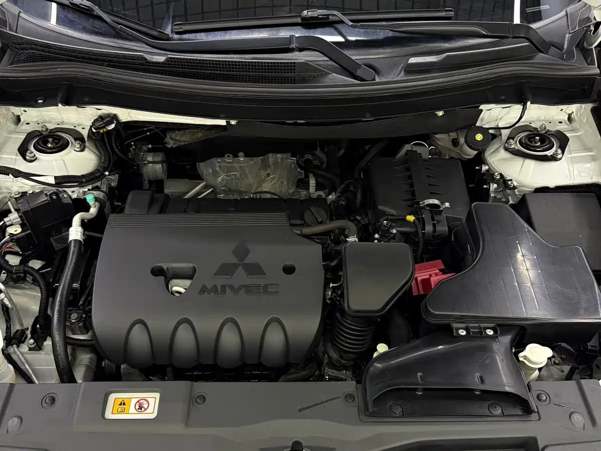 Mitsubishi Outlander 2021 Facelift 2.0L 2WD Premium Edition 7-Seater фото 22