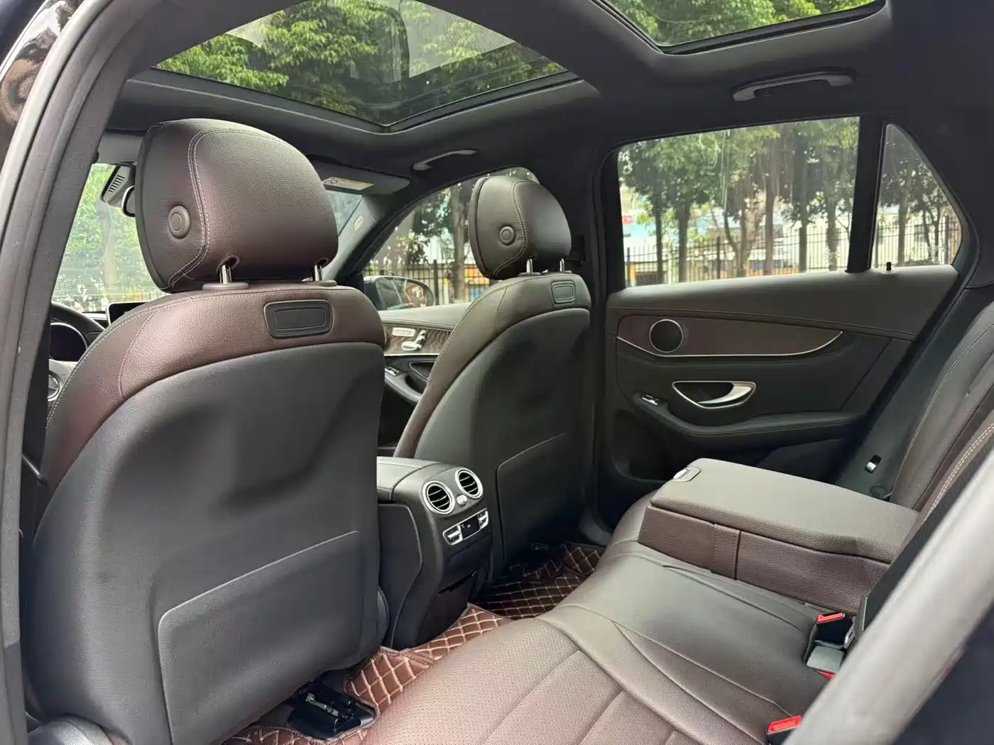 Mercedes-Benz GLC 2017 GLC 300 4MATIC Luxury фото 26
