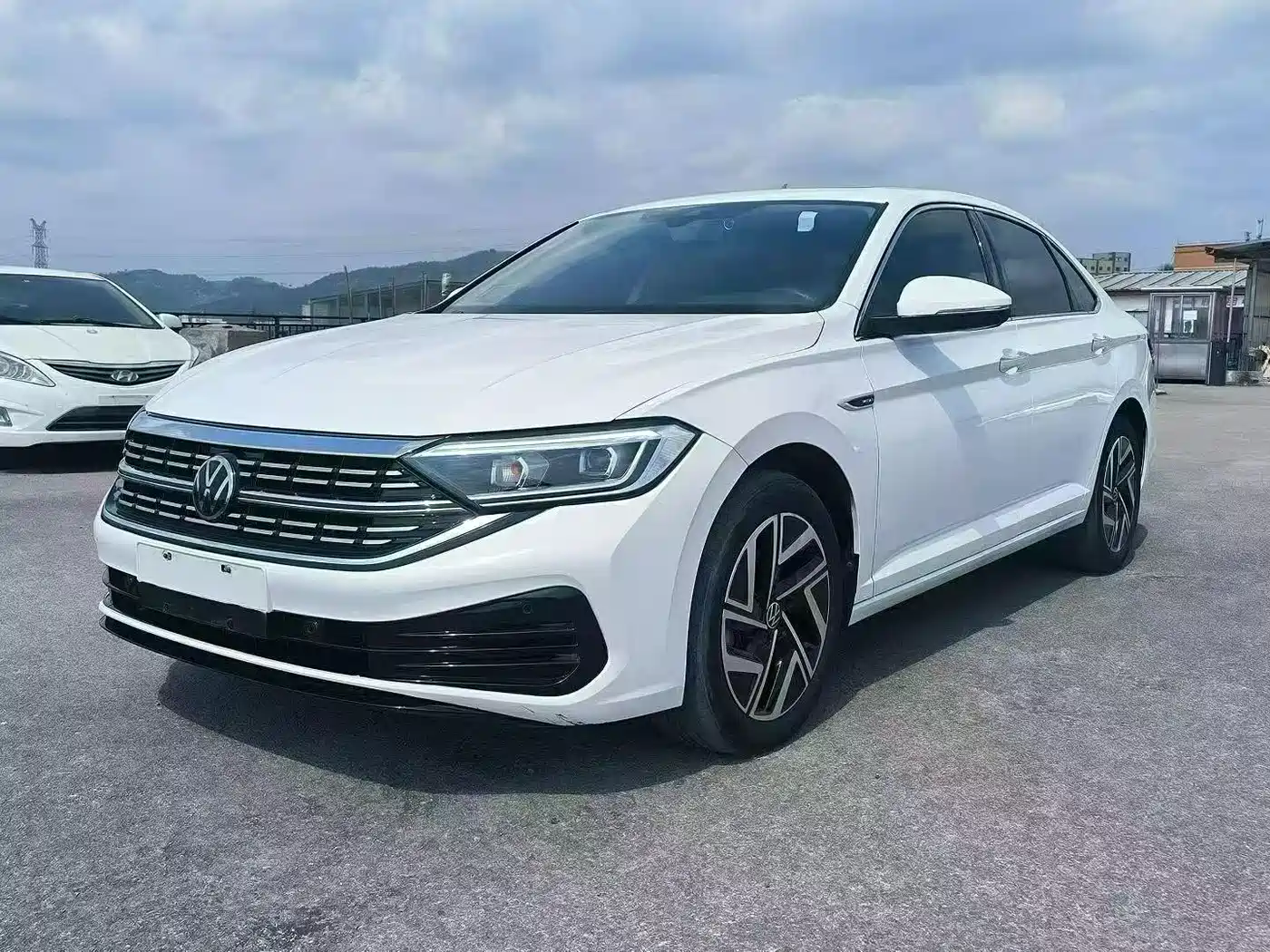 Volkswagen Sagitar 2024 300TSI DSG Flying Edition