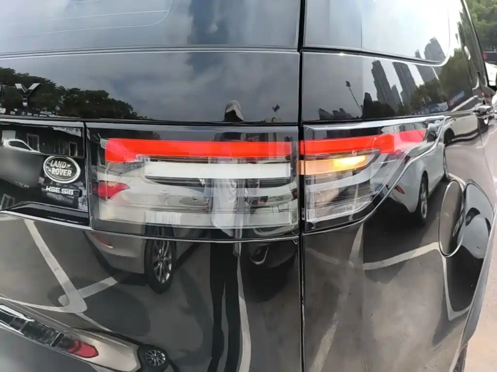Photo 8 - Land Rover Discovery