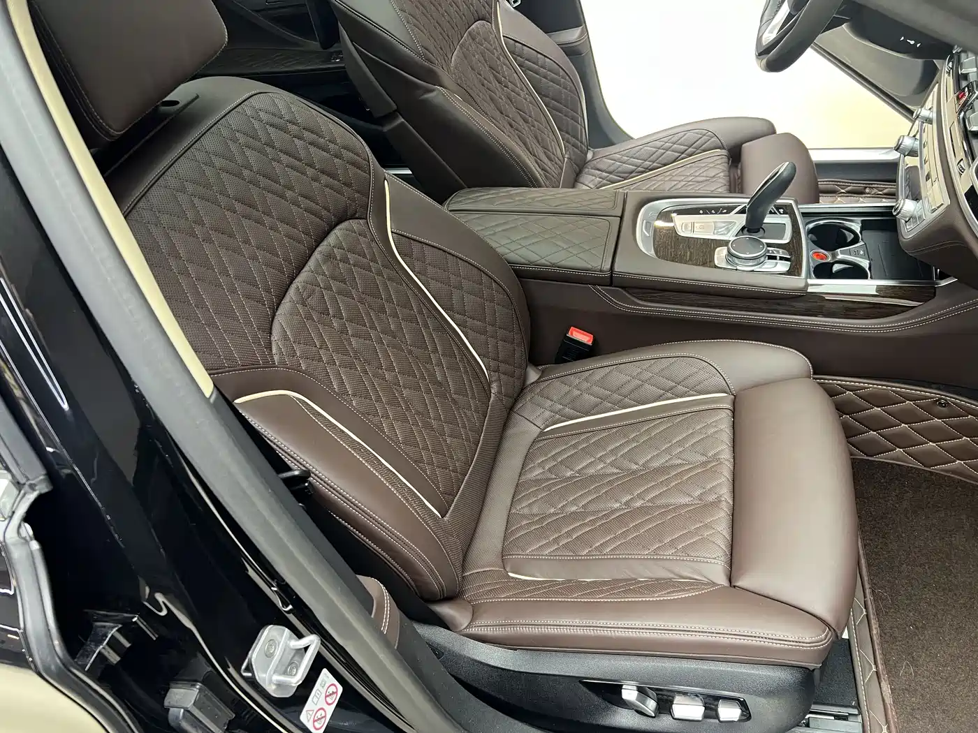 BMW 7 Series 2019 740Li Premium Luxury Package фото 13