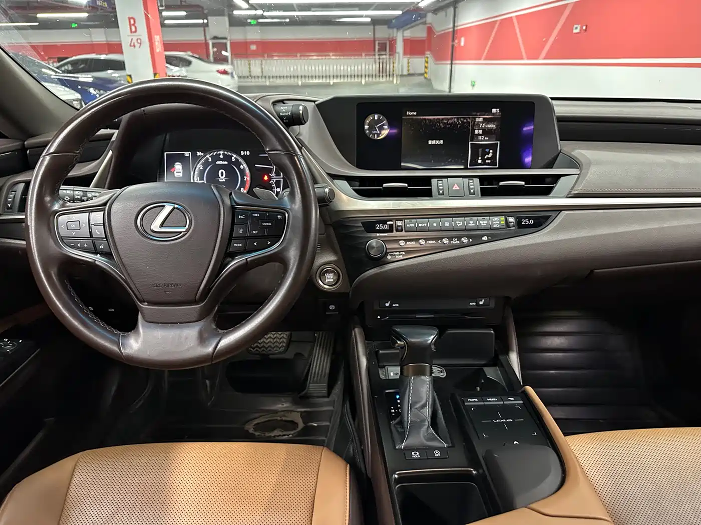 Фото 14 - Lexus ES