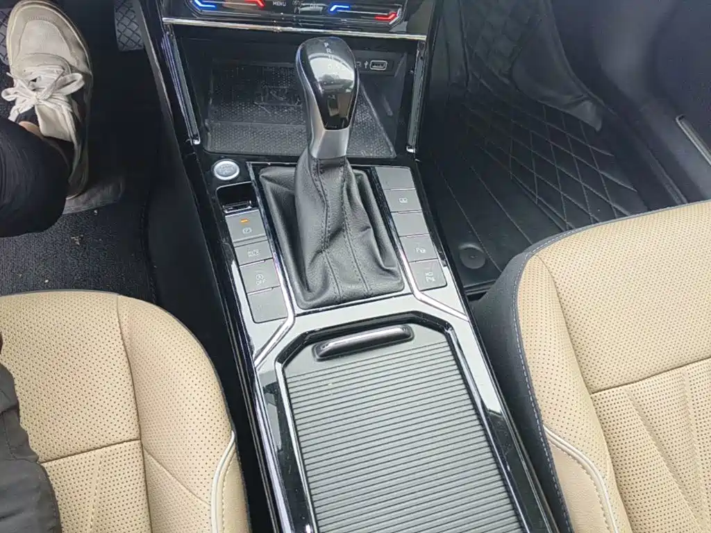 Photo 14 - Volkswagen Passat