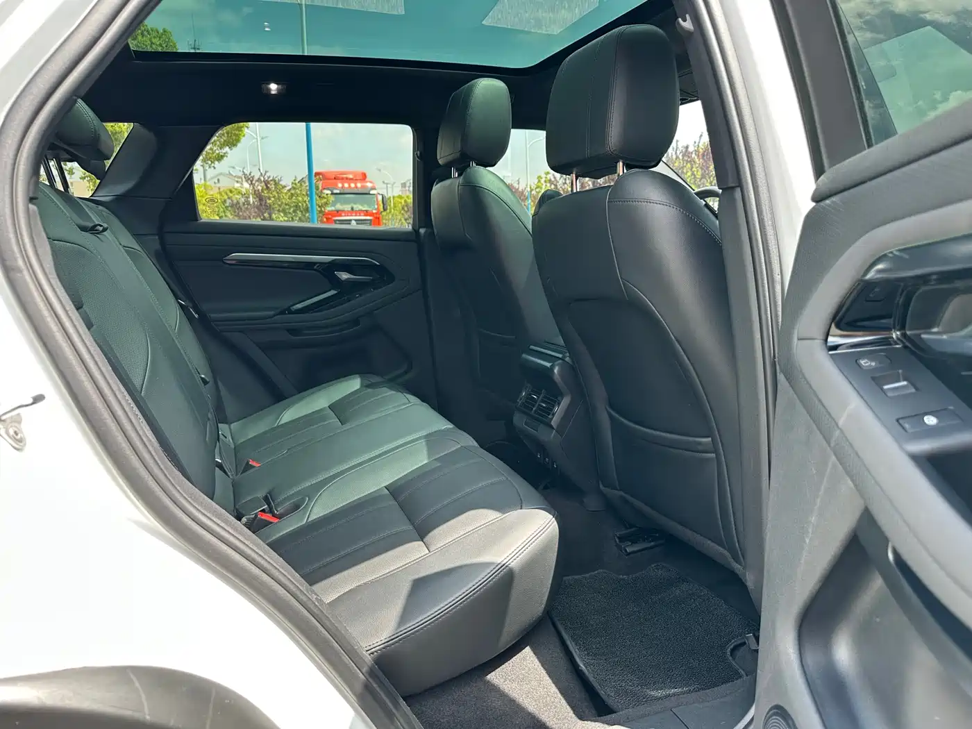 Land Rover Range Rover Evoque 2020 Model 249PS R-DYNAMIC S Gloss Black Sport Edition фото 19