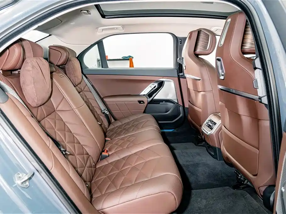 BMW 7 Series 2023 Model 740Li Leading Luxury Package фото 25
