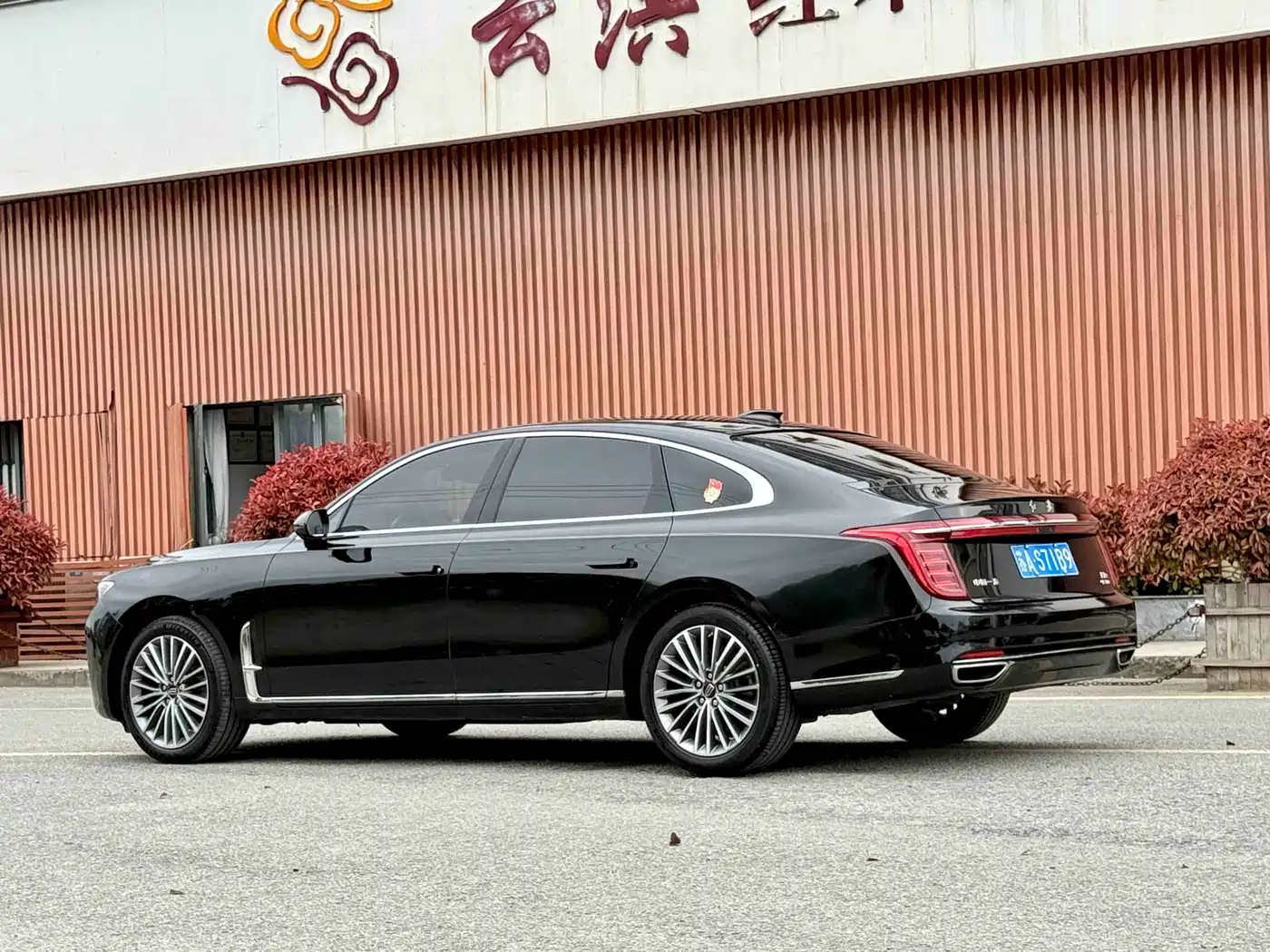 Hongqi H9 2022 2.0T Smart Connect Flag Enjoy Edition фото 5