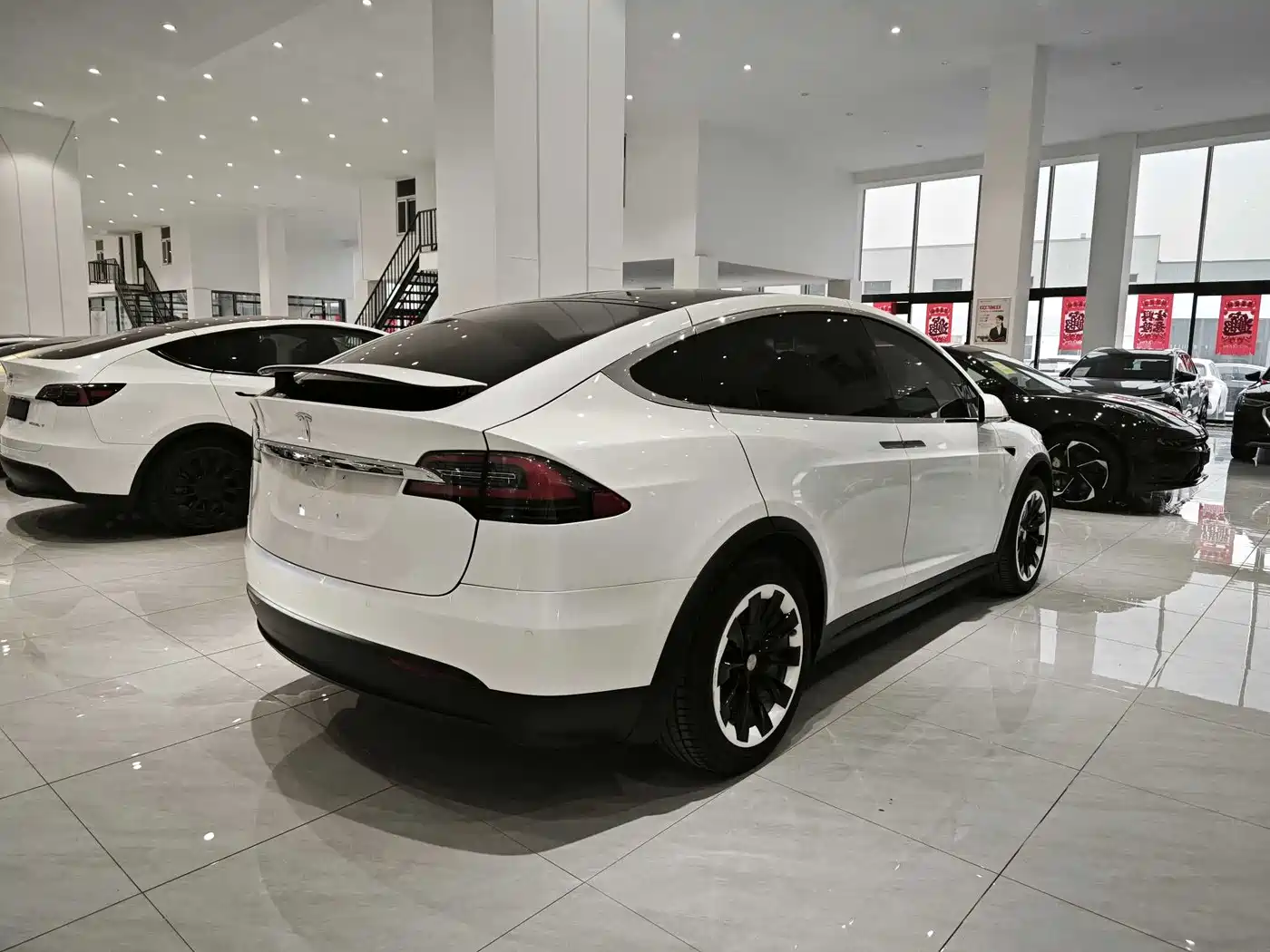TESLA MODEL X