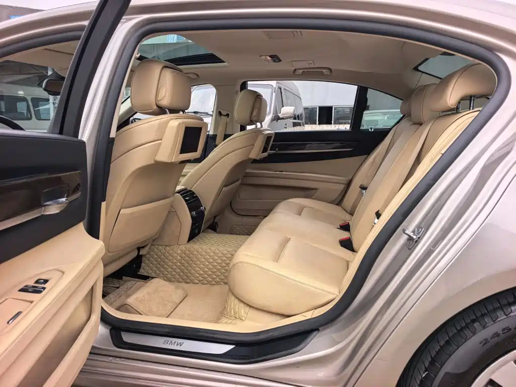 Фото 12 - BMW 7 Series