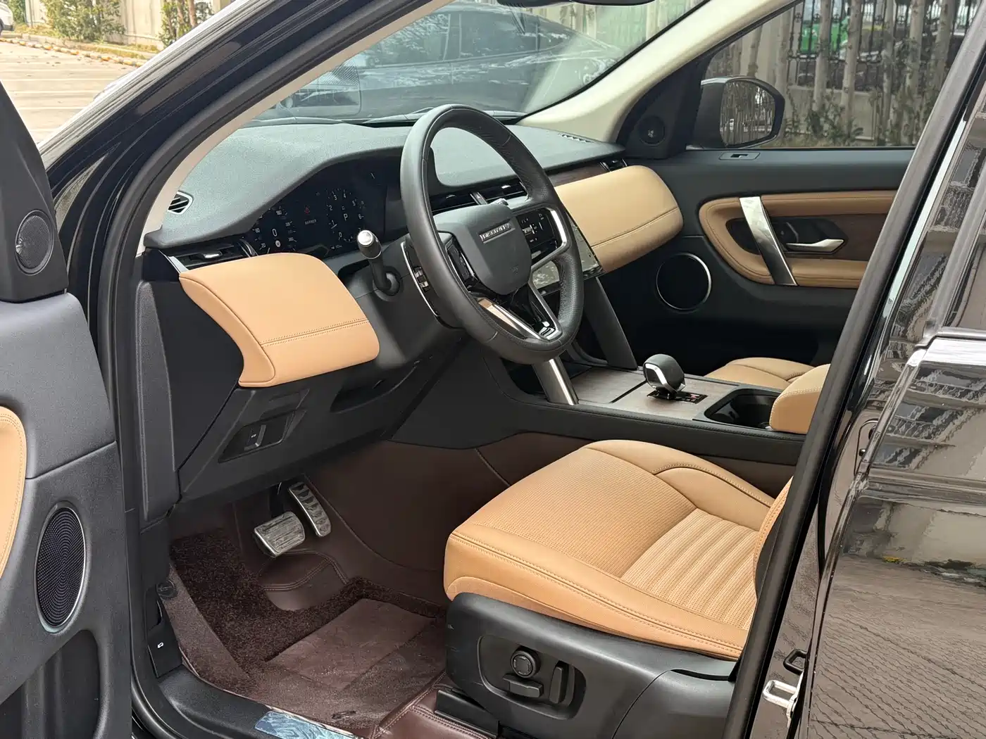 Land Rover Discovery Sport 2024 Luxury Custom Edition фото 5