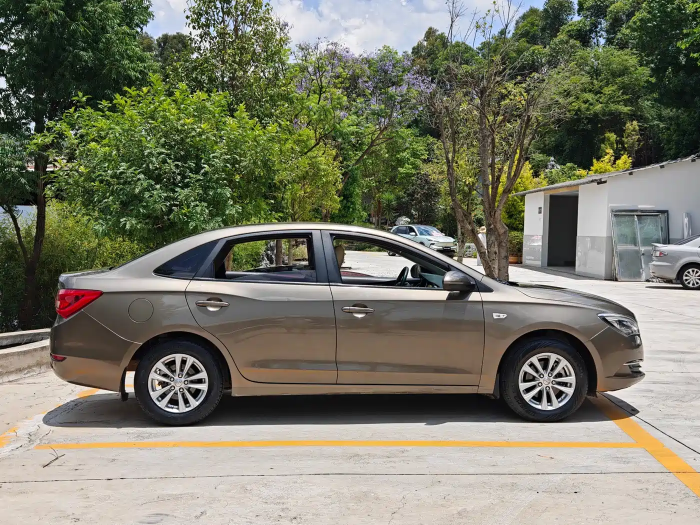 Photo 4 - Buick Excelle