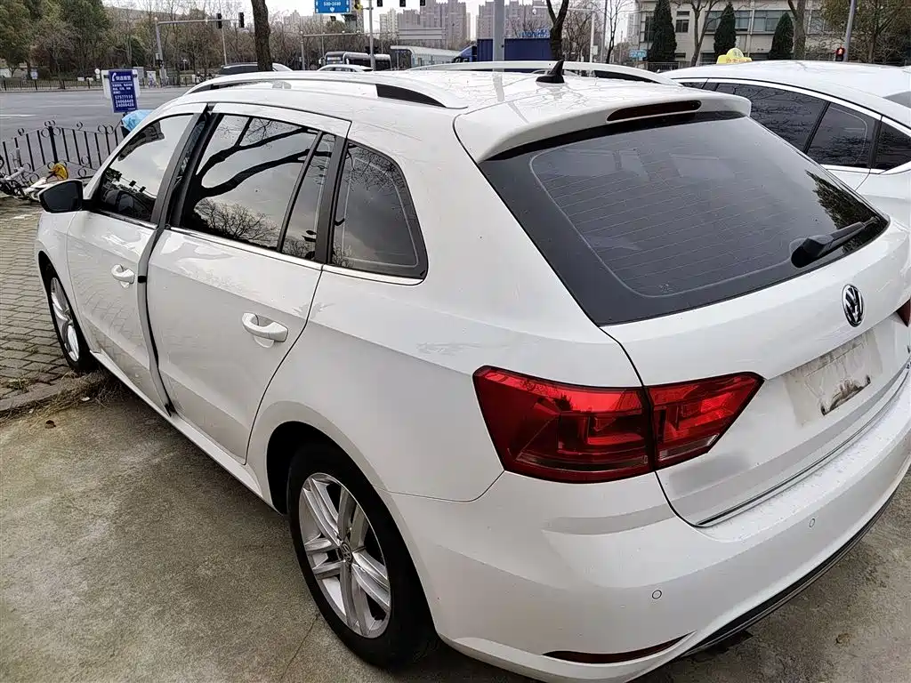 Volkswagen Lavida Tour 2017 230TSI DSG Comfort Edition фото 5