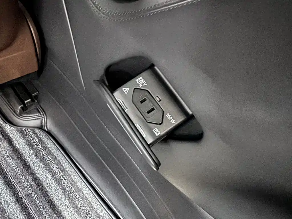 Photo 21 - Audi A8