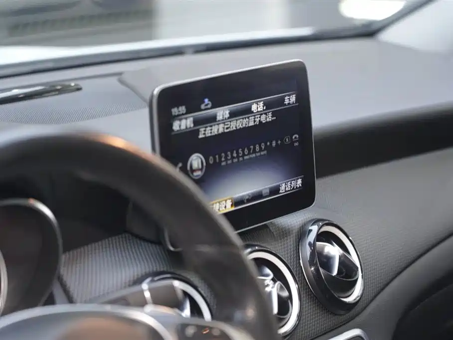 Mercedes-Benz GLA 2018 GLA 200 Dynamic фото 15