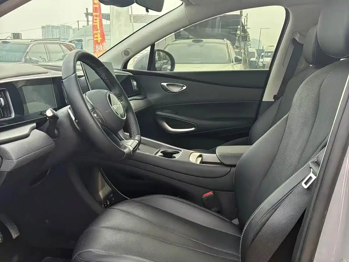 Photo 4 - BYD Hai Shi 05 EV