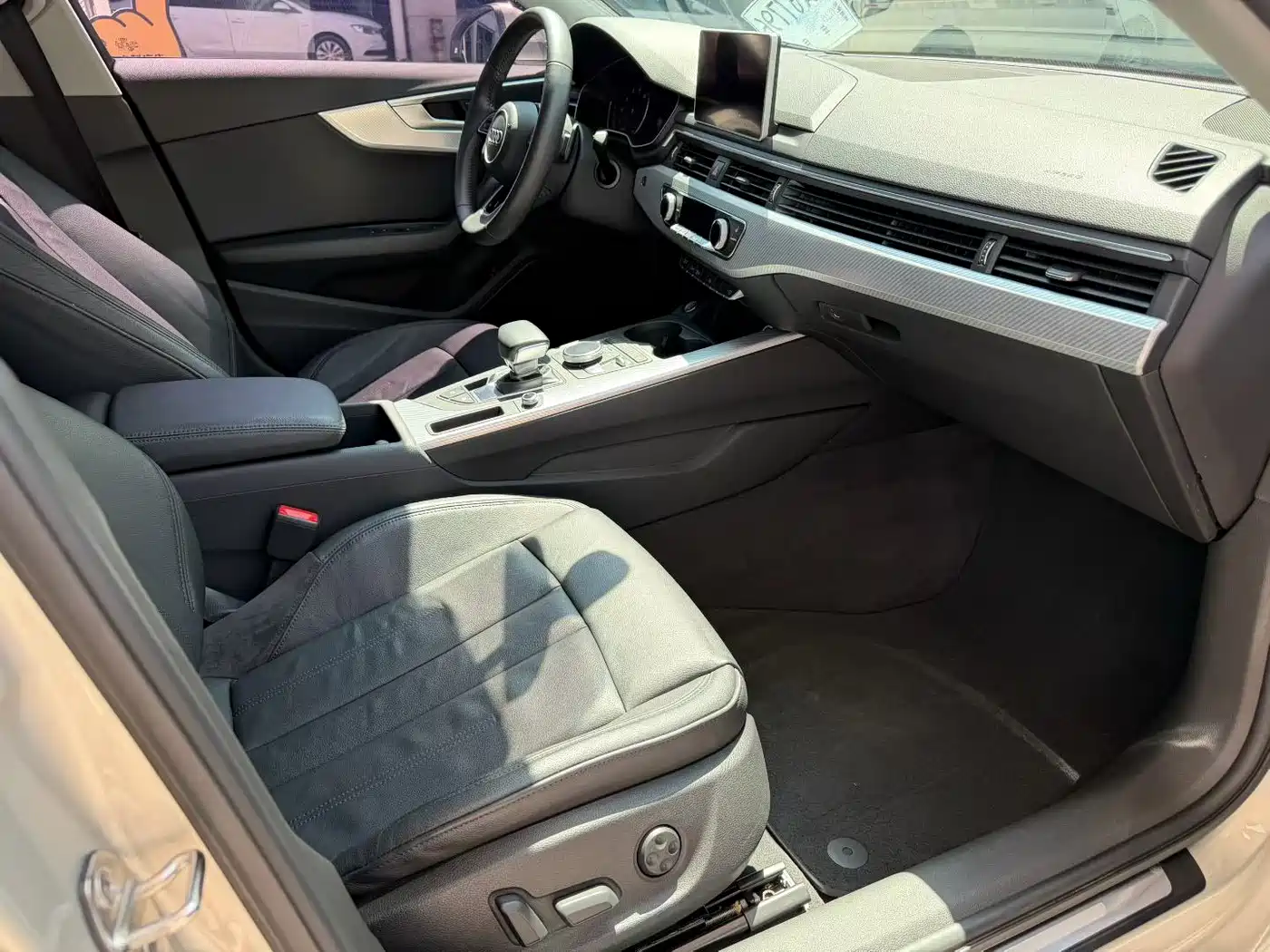 Фото 7 - Audi A4L
