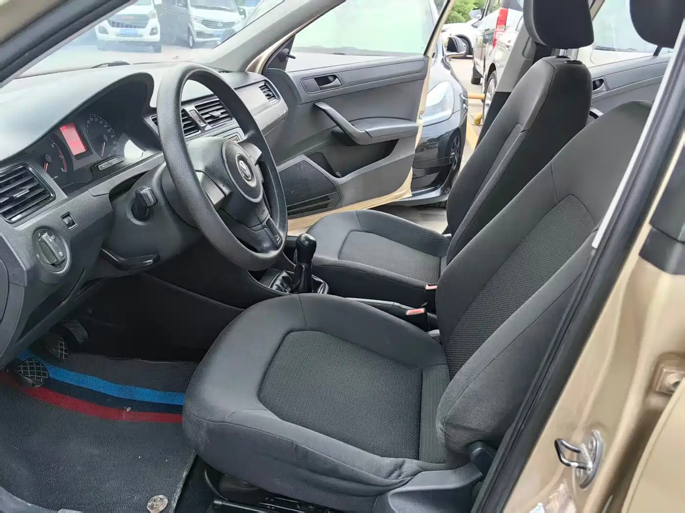 Volkswagen Santana 2013 1.6L Manual Trend Edition фото 4