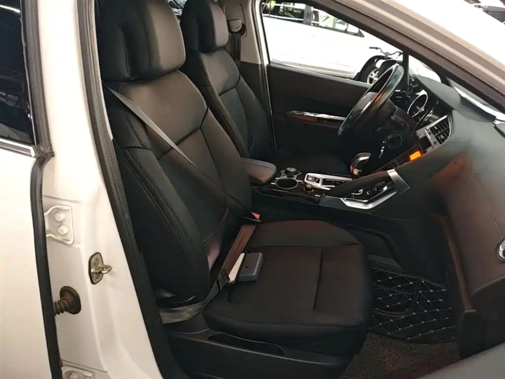 Peugeot 3008 2015 1.6THP Automatic Classic Edition фото 25
