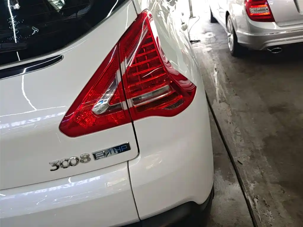 Peugeot 3008 2015 1.6THP Automatic Classic Edition фото 8