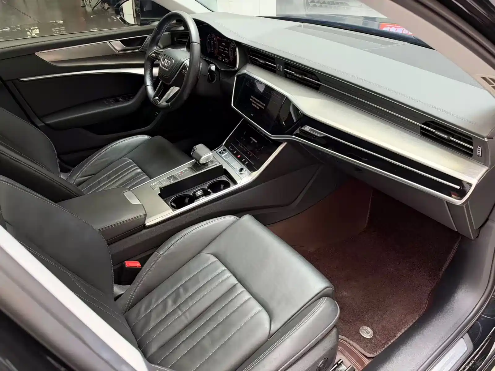 Фото 18 - Audi A6L