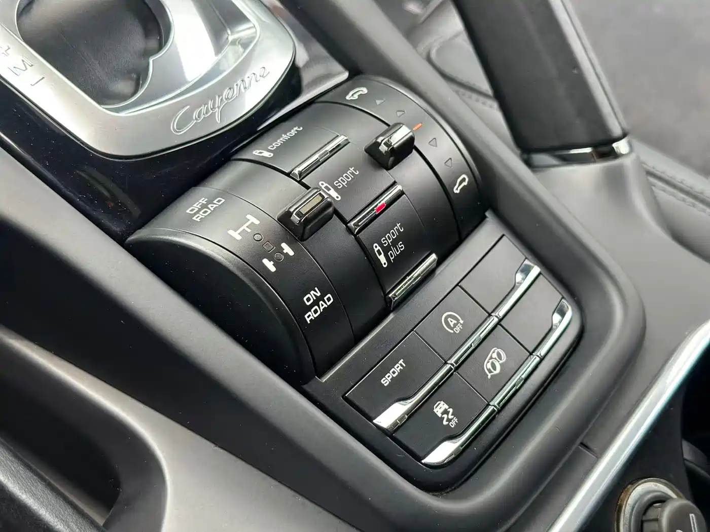 Porsche Cayenne 2015 Cayenne GTS 3.6T фото 15