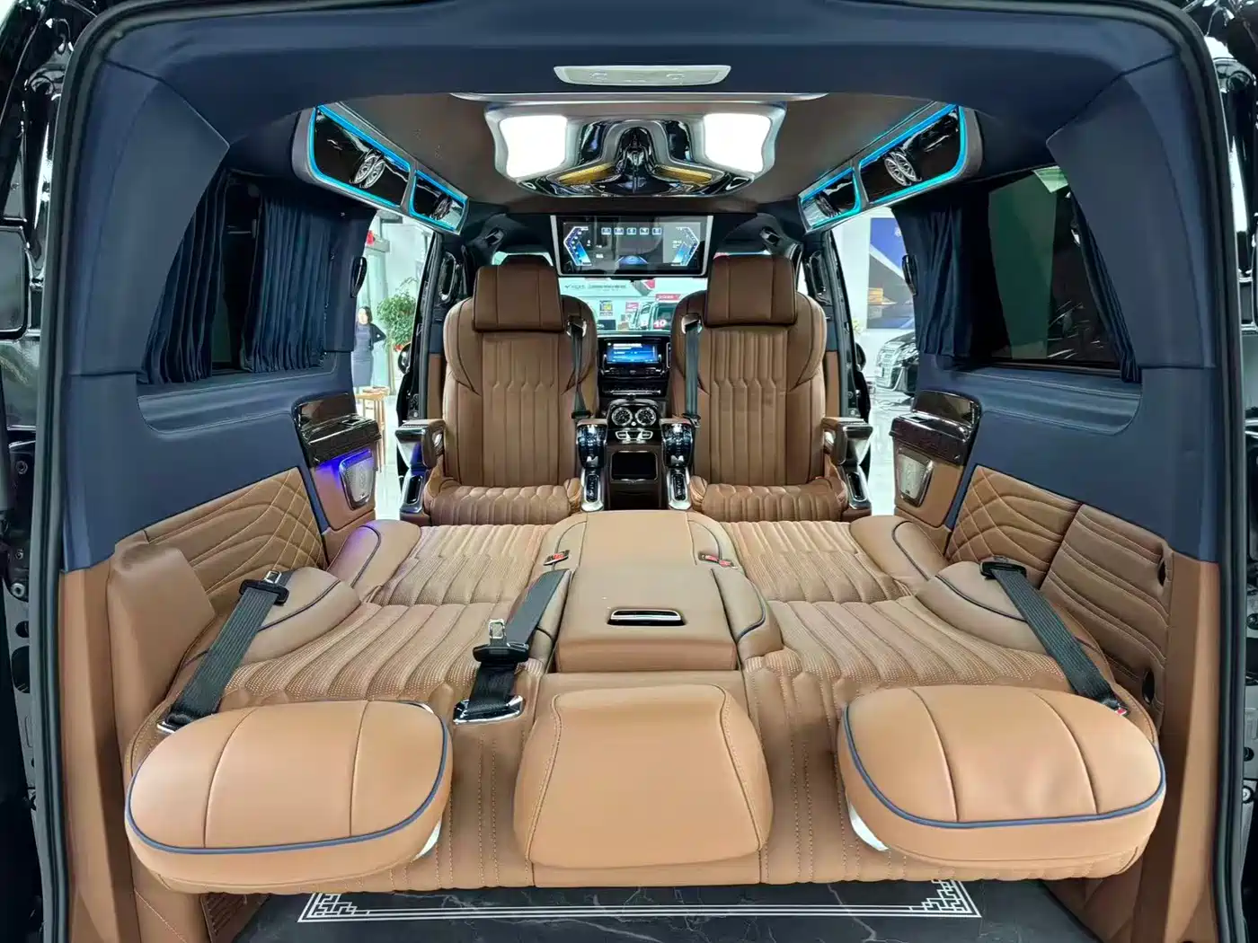 Mercedes-Benz Vito 2024 2.0T Business 7-Seater фото 7