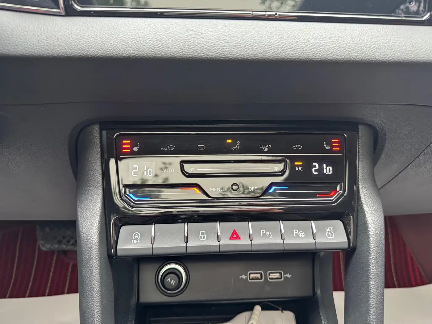 Škoda Karoq 2023 TSI280 Luxury Edition фото 16