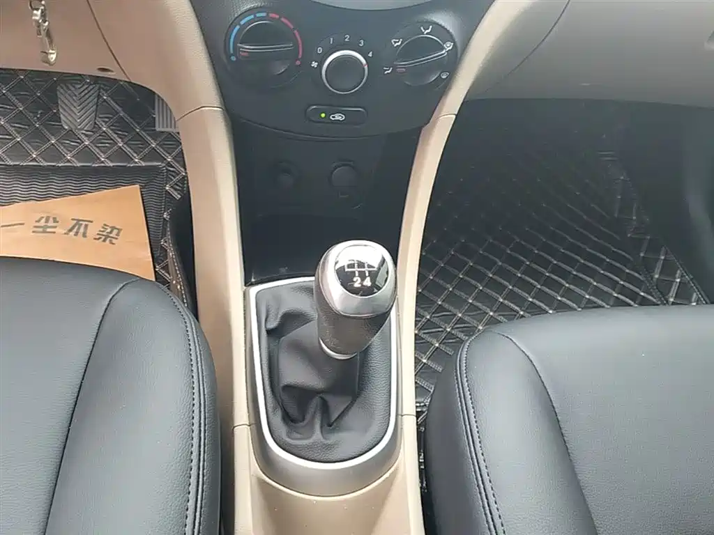 Hyundai Verna 2014 1.4L Manual Smart GLS фото 14