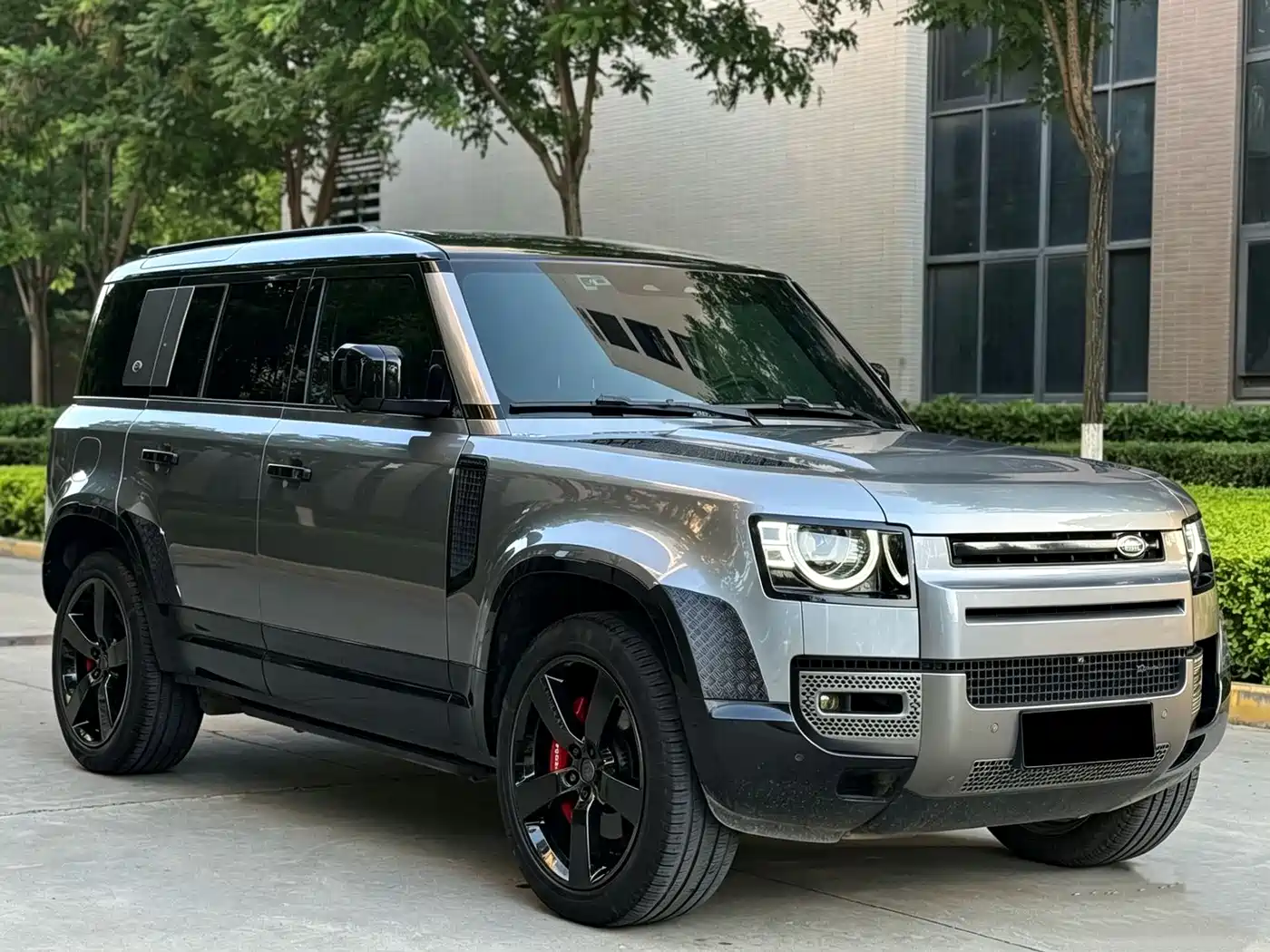 Land Rover Defender 2023 Model 110 3.0T P400 X-DYNAMIC HSE фото 4