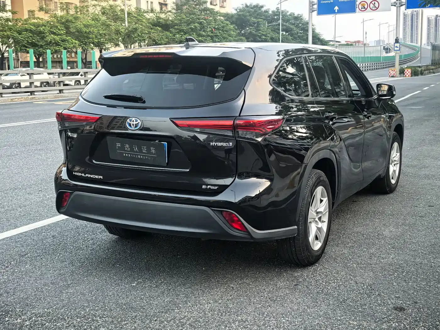 Фото 2 - Toyota Highlander