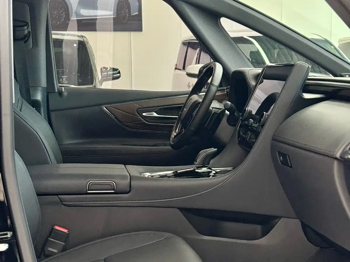 Toyota Vellfire 2024 Crown Hybrid 2.5L Premium Edition фото 8