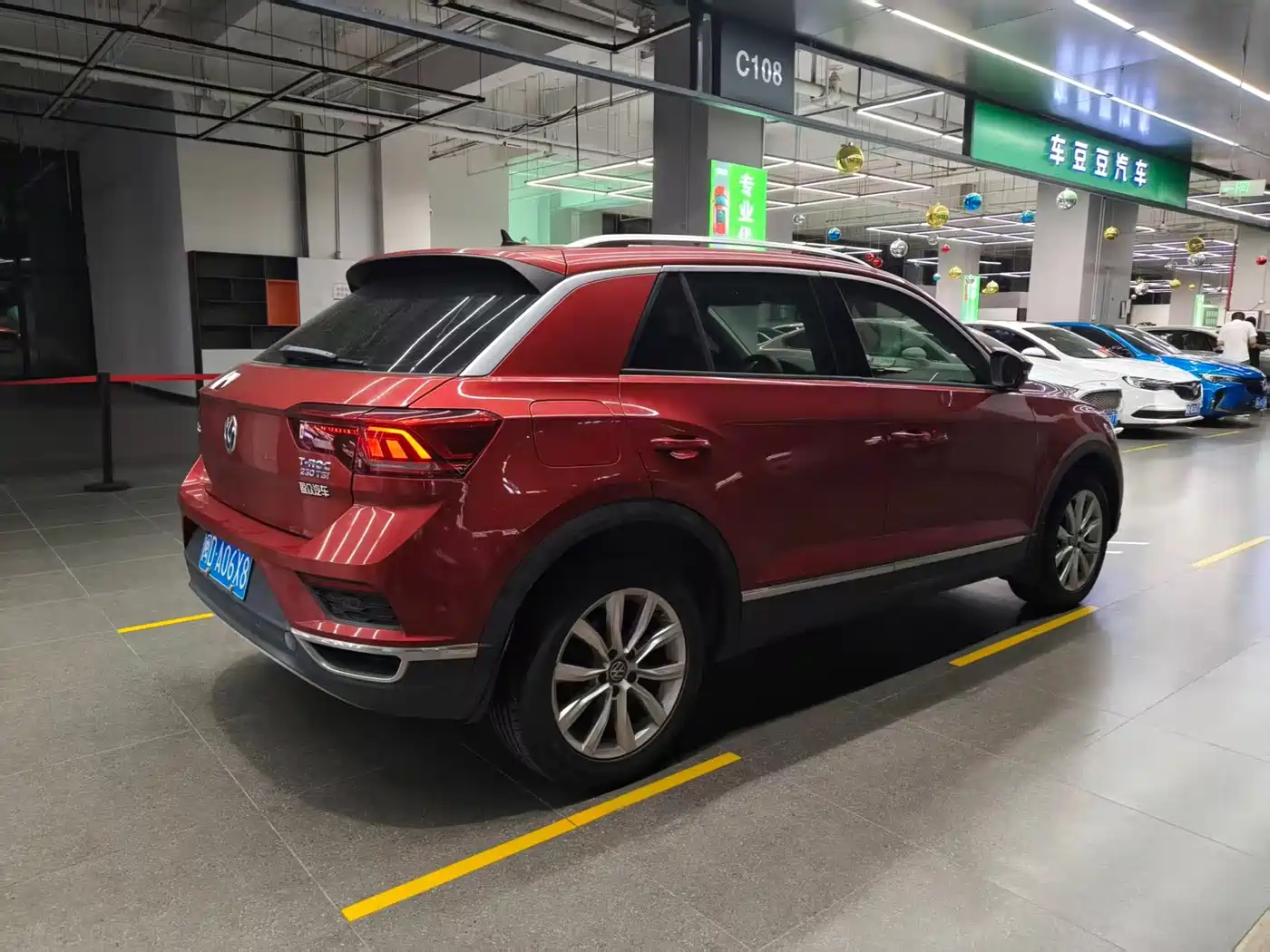 صورة 4 - Volkswagen T-ROC