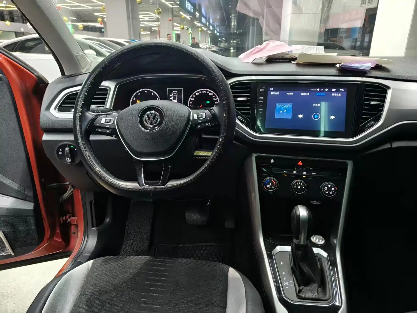 صورة 9 - Volkswagen T-ROC