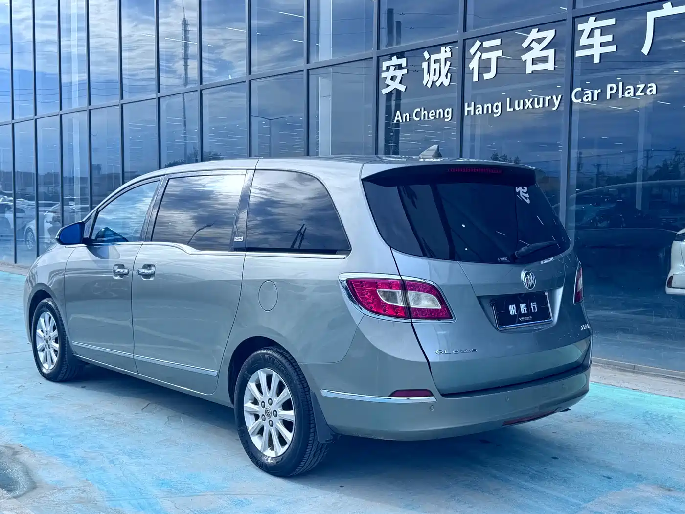 Buick GL8 2011 2011 3.0L XT Luxury Business Flagship